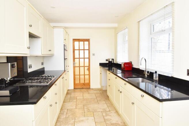 4 bed House for sale Image 4
