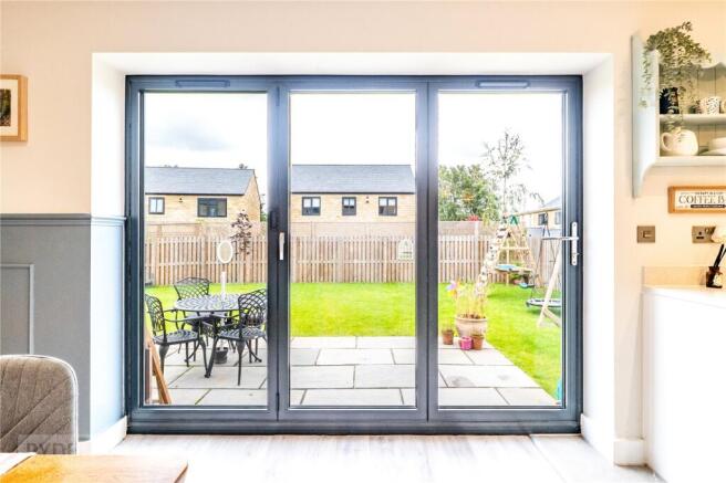 5 bed Detached for sale Image 6