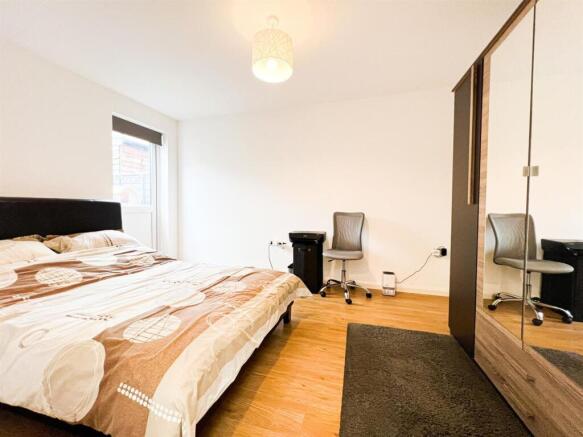 Capworth Str E10