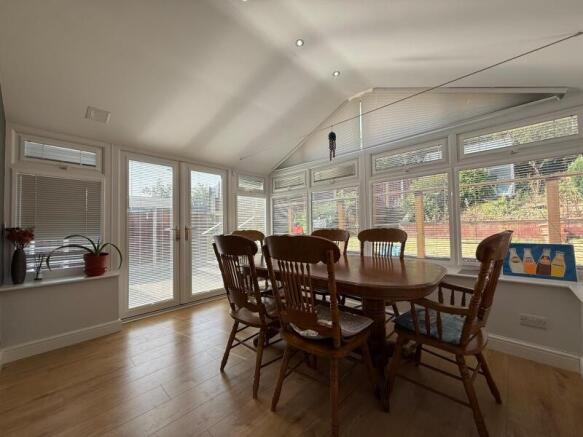 4 bed Detached to rent Image 7