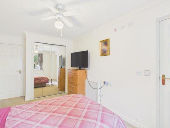 2 bed Apartment for sale Image 10