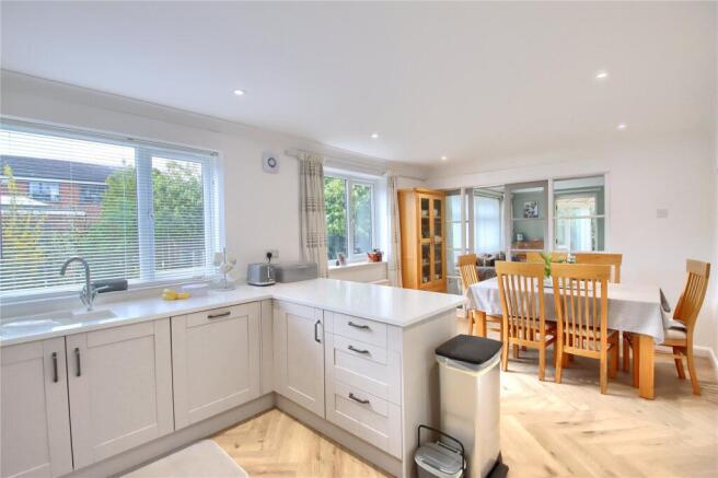 4 bed Detached for sale Image 7