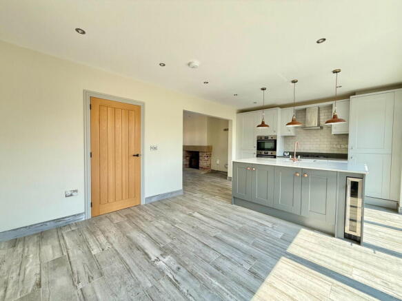 4 bed Detached for sale Image 7