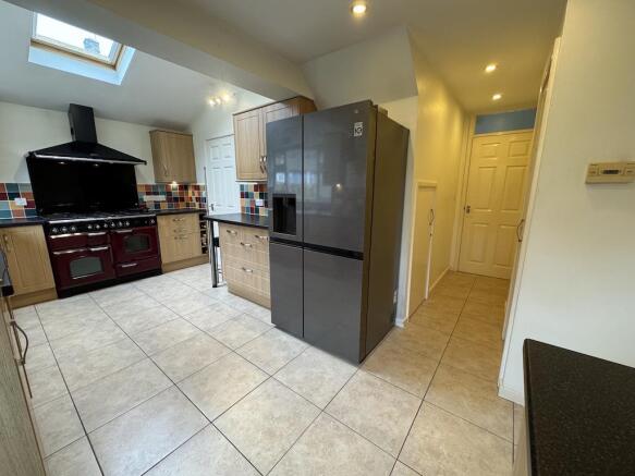 9 - Kitchen to front.jpg