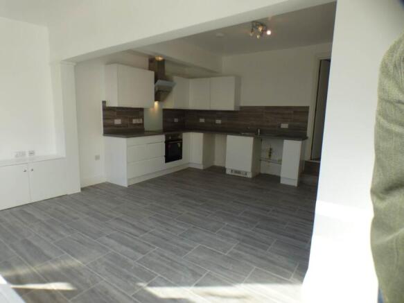 KITCHEN/LOUNGE