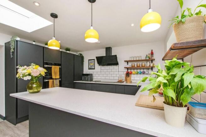 2 bed Semi-Detached Bungalow for sale Image 8