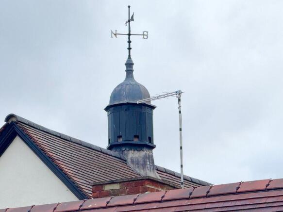 Neighbouring roof fe