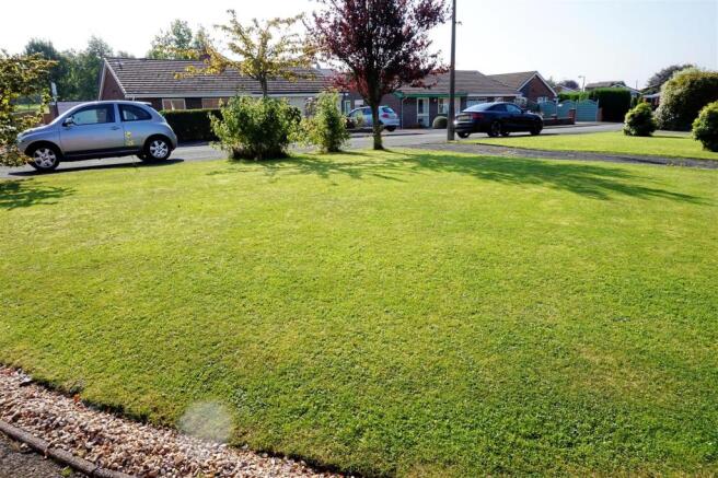 LANDSCAPED FOREGARDE
