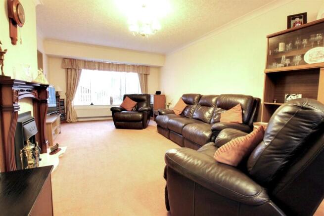 14 West Parklands Dr lounge.jpg