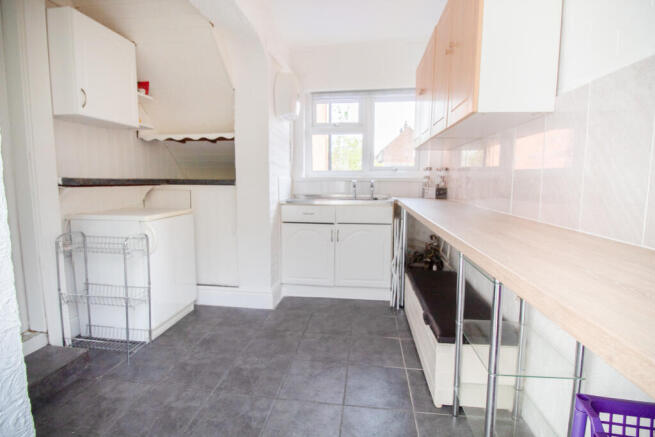 3 bed Semi-Detached to rent Image 5