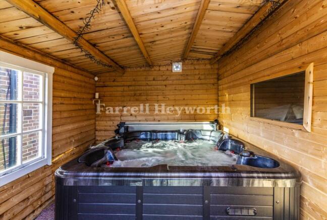 Hot Tub Room image 2