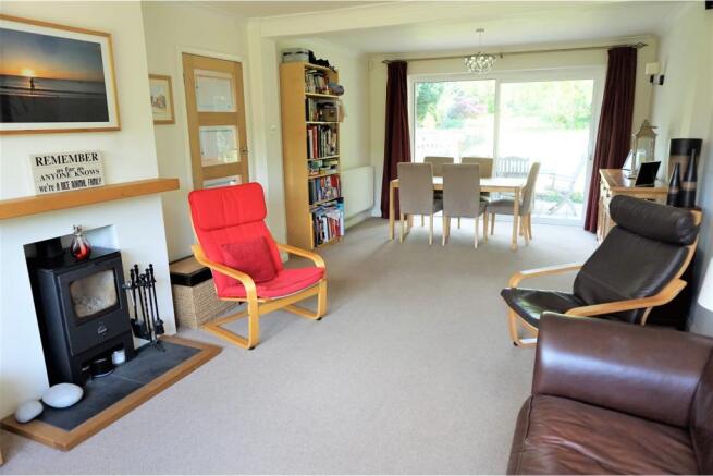 Lounge/Dining Room