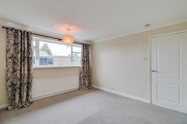 3 bed Semi-Detached Bungalow for sale Image 9