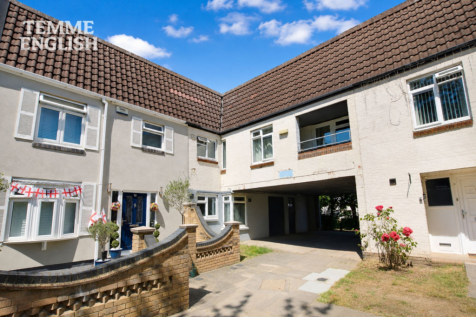 The Chignalls, Laindon West, SS15 - Private Balcony & No Onward Chain!