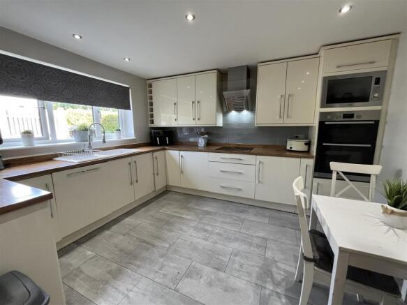 3 bed Link Detached House for sale Image 7