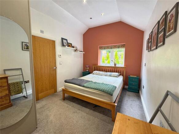 4 bed Detached for sale Image 9