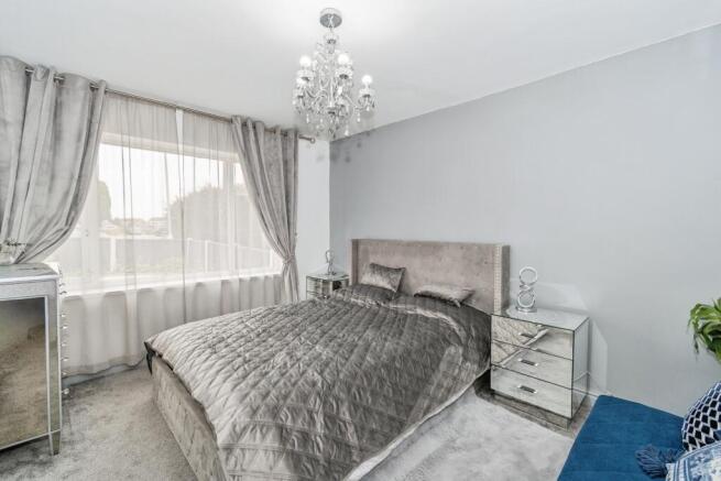 5 bed Semi-Detached for sale Image 6