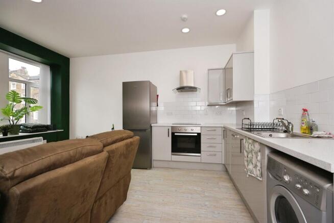2 bed Apartment for sale Image 4