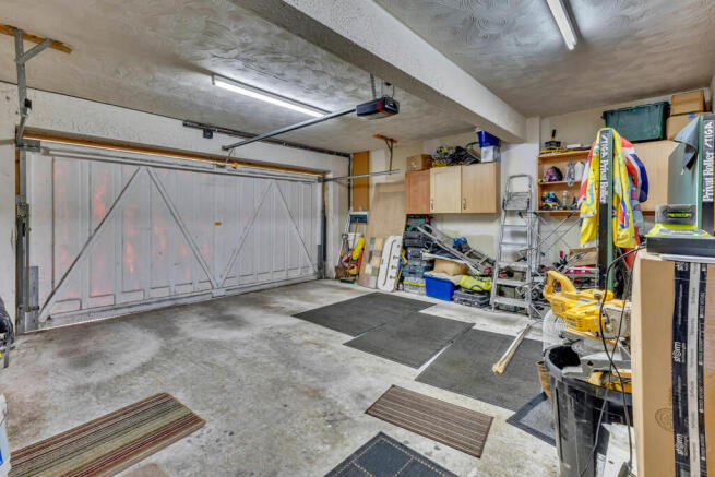5 bed Detached for sale Image 6