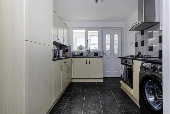 3 bed Semi-Detached for sale Image 10