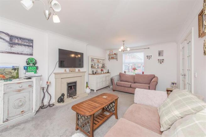 1 Buckingham Drive, Church Gresley