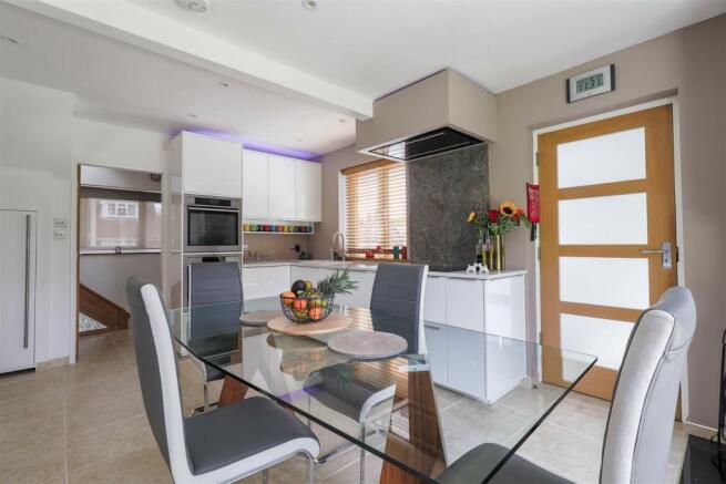 KITCHEN /DINER