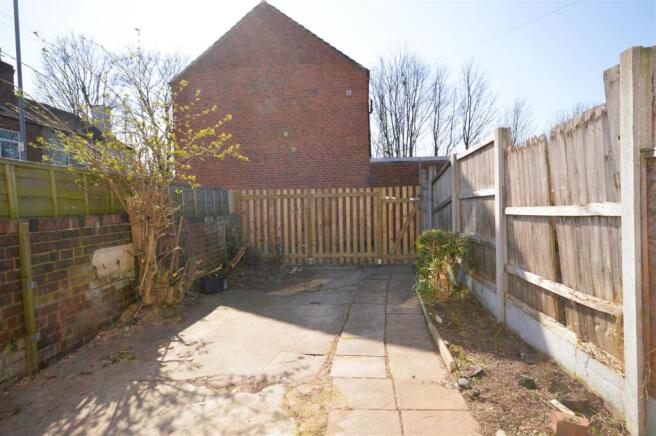 2 bed Terraced to rent Image 7