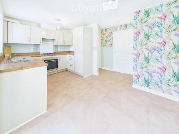 5 bed Semi-Detached for sale Image 7