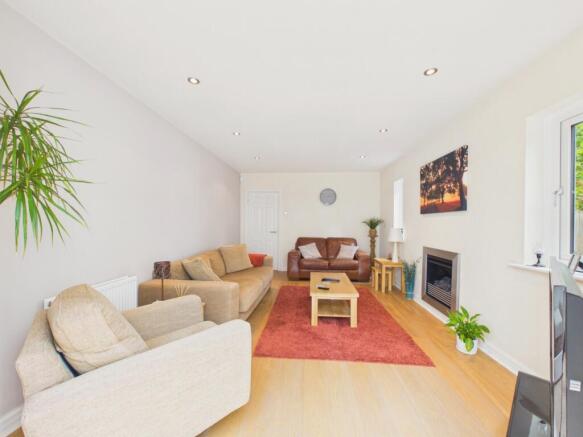 4 bed Detached for sale Image 8
