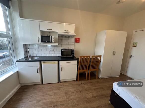 1 bed House Share to rent Image 6
