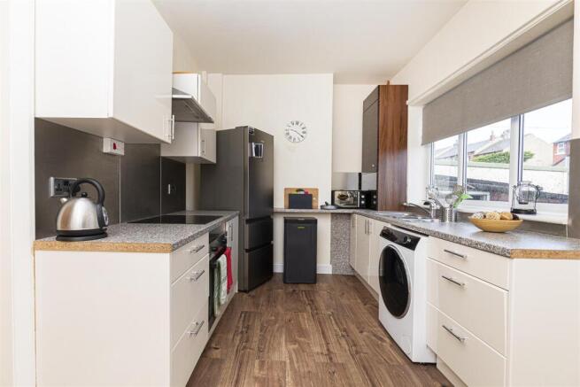 2 bed Semi-Detached for sale Image 8