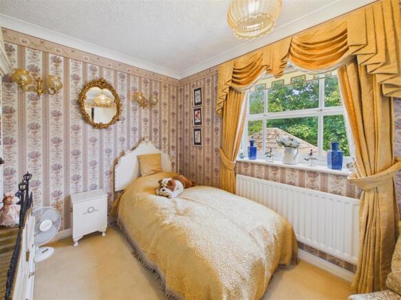 4 bed Detached for sale Image 9