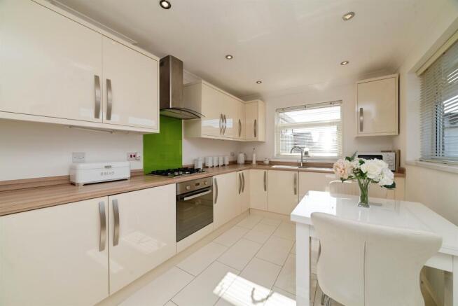 2 bed Semi-Detached Bungalow for sale Image 4