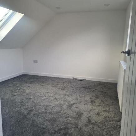 Bedroom 1.jpg