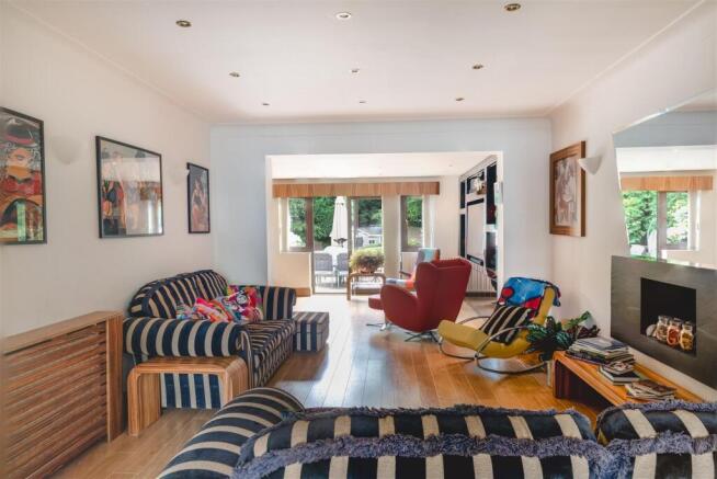 4 bed Detached for sale Image 8