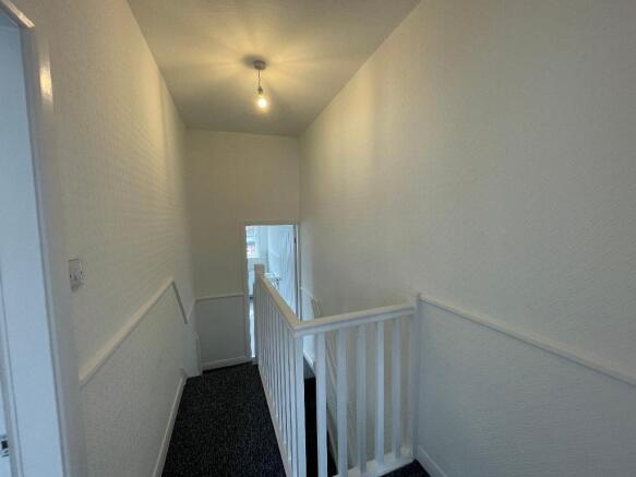 2 bed Terraced to rent Image 8