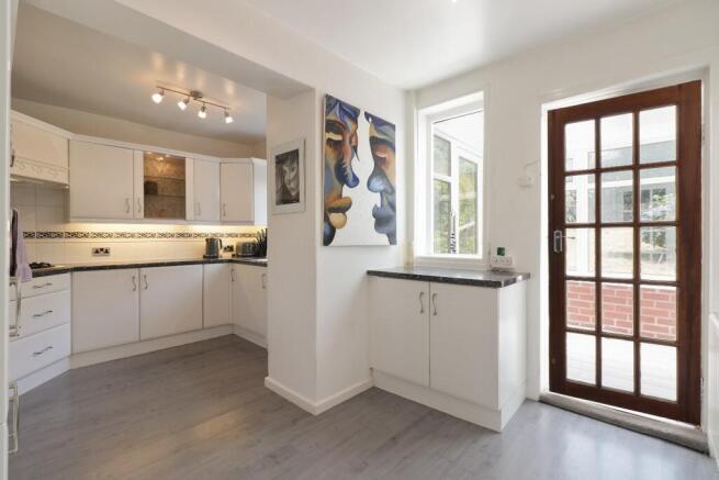 4 bed Semi-Detached for sale Image 8