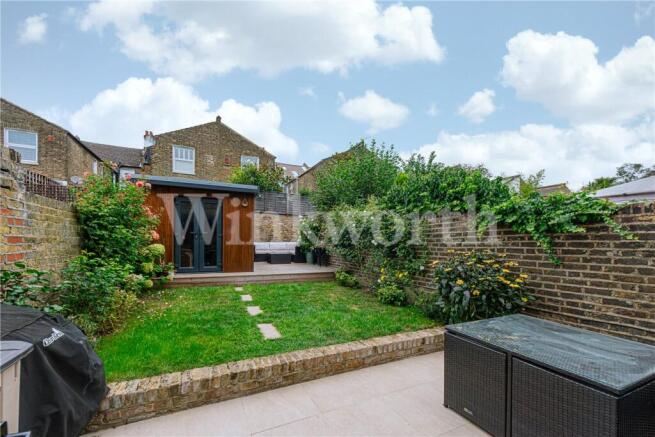 Bathurst Gardens, London, NW10 photo 4