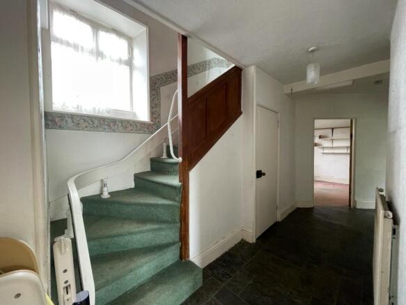 5 bed Semi-Detached for sale Image 9