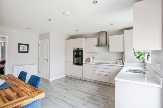 4 bed Town House for sale Image 7