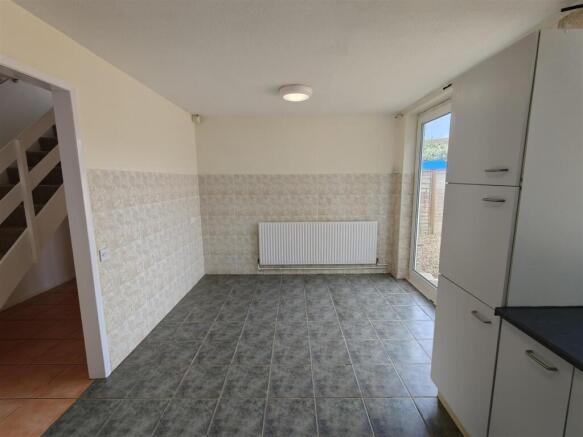 Kitchen 2.jpg