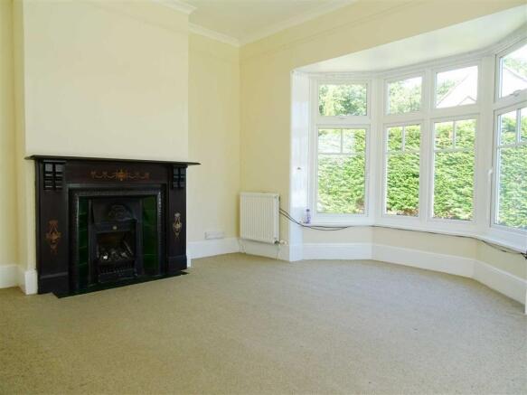 LOUNGE:
