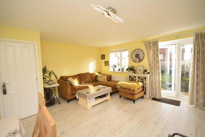 Lounge/Dining