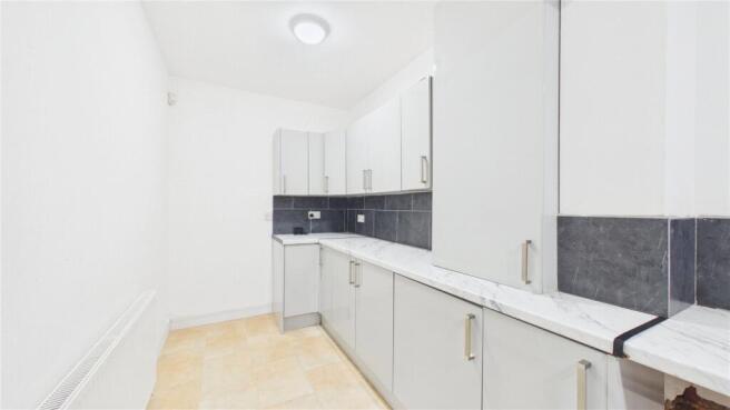 3 bed Semi-Detached to rent Image 4