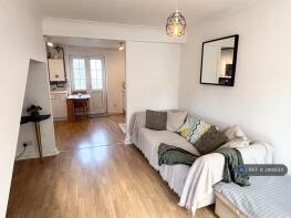 10, Francis Close, London E14 3DE