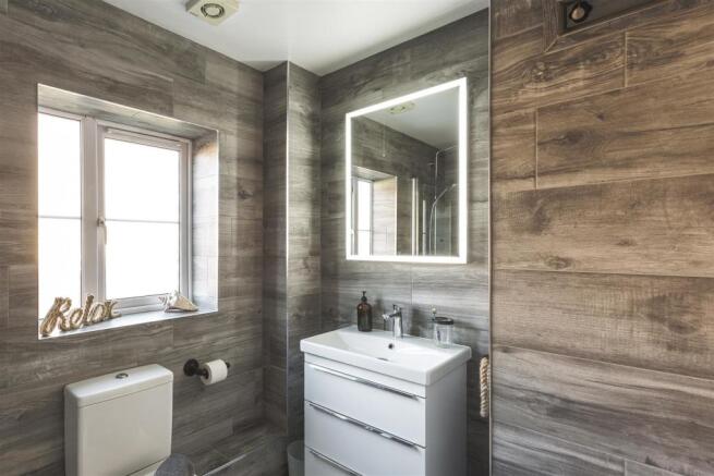 Superb Contemporary Bathroom