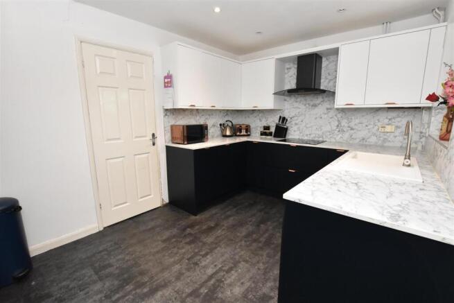 KITCHEN DINING ROOM