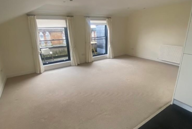 12 Woodside Terrace 3/1 open plan livingroom