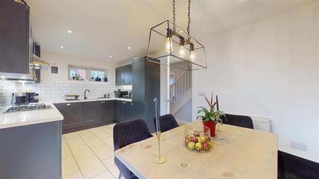KITCHEN/DINING ROOM