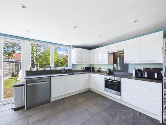 Parkway, New Addington, Croydon photo 3
